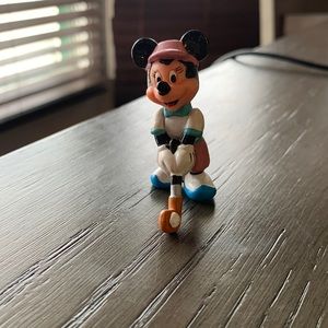 Disney Minnie Mouse Golfing figure